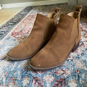 Steve Madden tan suede booties, size 6